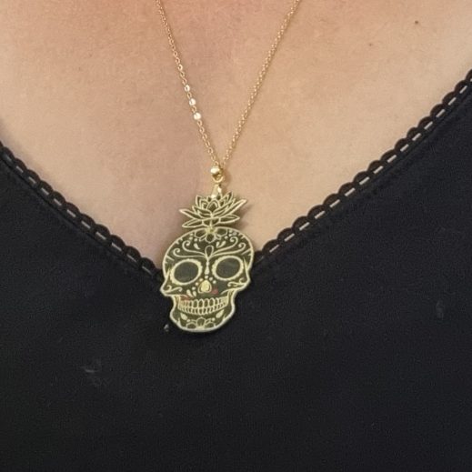 Collier Santa Muerte Calaveras en liberty Erica noir Collier Santa Muerte Calaveras en liberty Erica noir