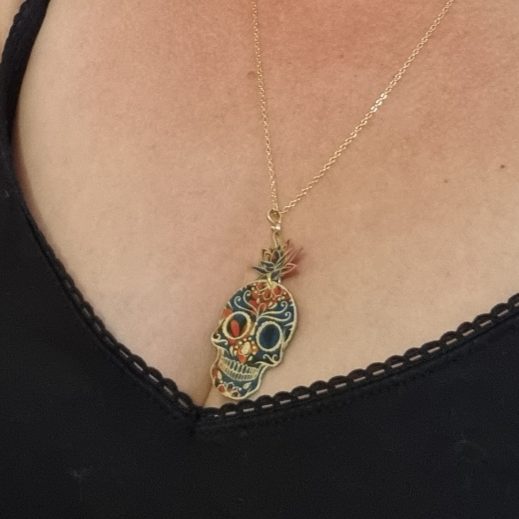 Collier Santa muerte calaveras en liberty Ciara pétrole Collier Santa muerte calaveras en liberty Ciara pétrole