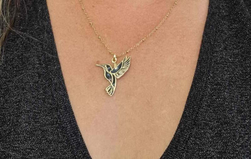 Collier colibri en liberty Perséphone violine Collier colibri en liberty Perséphone violine
