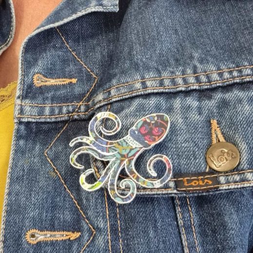 Broche Poulpe en liberty strawberry thief denim Broche Poulpe en liberty strawberry thief denim