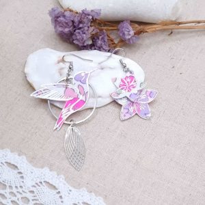 boucles d'oreilles grand colibri et fleurs de tiaré en liberty betsy fluo rose/lilas