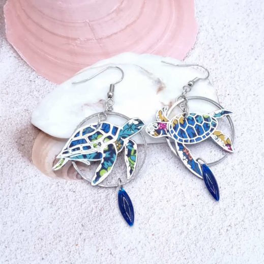 boucles d'oreilles tortue en liberty Strawberry theif denim
