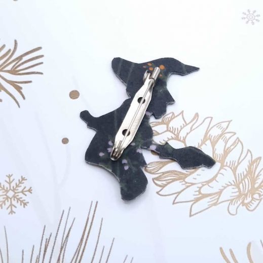 Broche Sorcière en tissu Liberty Erica noir Broche Sorcière en tissu Liberty Erica noir