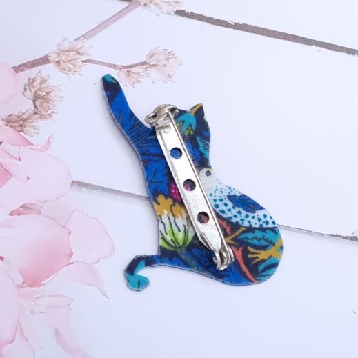 Broche Chat en liberty Strawberry thief denim Broche Chat en liberty Strawberry thief denim