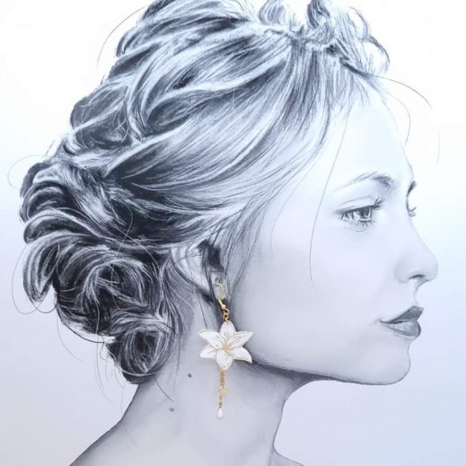 Boucles d'oreilles oiseau colibri et fleur de lys en liberty Ianthe Boucles d'oreilles oiseau colibri et fleur de lys en liberty Ianthe