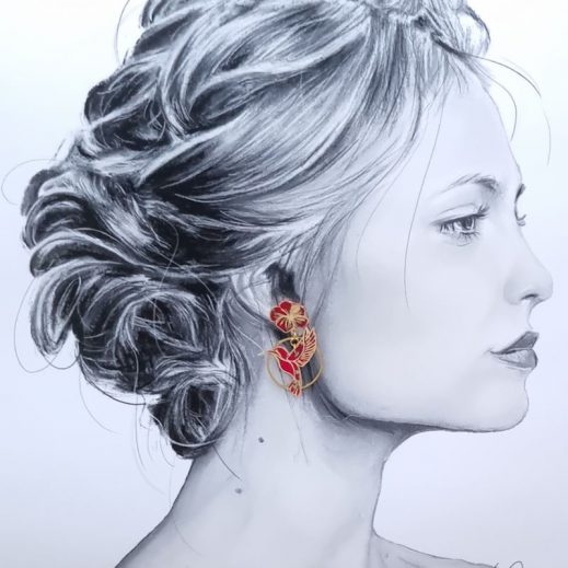 Boucles d'oreilles puces hibiscus avec pendant colibri et fleur d'hibiscus en liberty Capel rubis Boucles d'oreilles puces hibiscus avec pendant colibri et fleur d'hibiscus en liberty Capel rubis