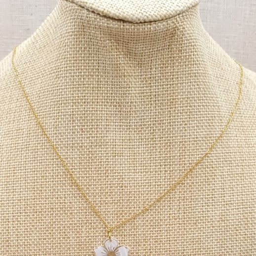 Collier petite Fleur de cerisier en liberty Ianthe Collier petite Fleur de cerisier en liberty Ianthe