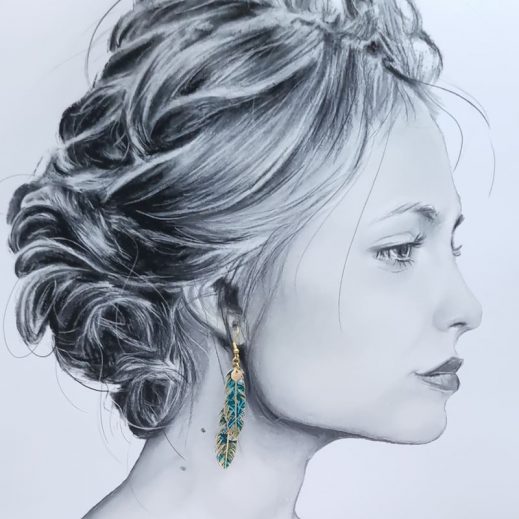 Boucles d'oreilles grand colibri et plumes en liberty Strawberry thief vert et or Boucles d'oreilles grand colibri et plumes en liberty Strawberry thief vert et or