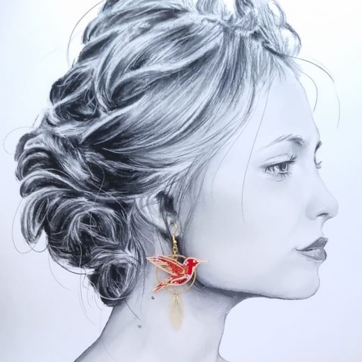 Boucles d'oreilles grand colibri et plumes en tissu Sakura rouge rose or Boucles d'oreilles grand colibri et plumes en tissu Sakura rouge rose or