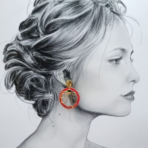 Boucles d'oreilles cercle et orchidée en tissu japonais moiré rouge Boucles d'oreilles cercle et orchidée en tissu japonais moiré rouge