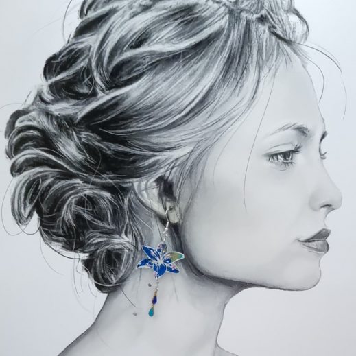 Boucles d'oreilles colibri et fleur de lys en Tissu japonais Sakura bleu Boucles d'oreilles colibri et fleur de lys en Tissu japonais Sakura bleu