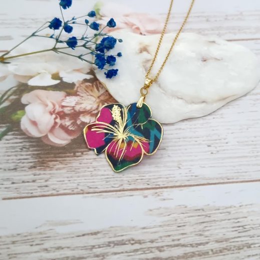 Collier Fleur d'hibiscus en liberty revival fushia