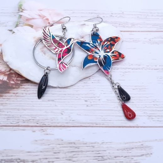 Boucles d'oreilles colibri et lys en liberty CIARA pétrole Boucles d'oreilles colibri et lys en liberty CIARA pétrole