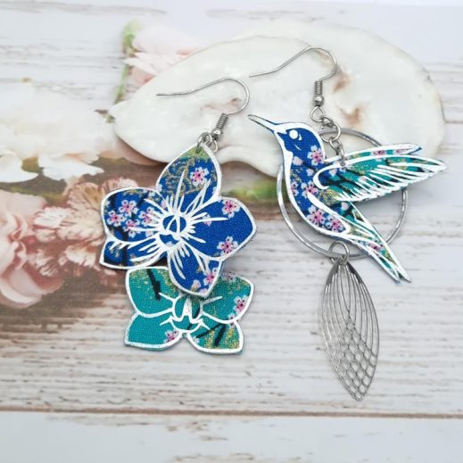 Boucles d'oreilles grand colibri et orchidée en TISSU japonais sakura bleu