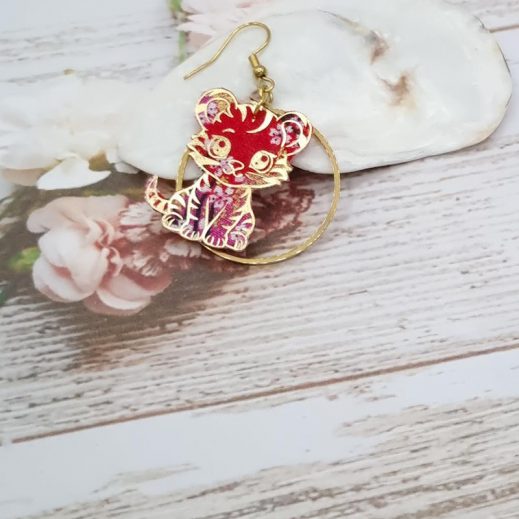 Boucle d'oreille tigre Kawaï à l'unité en TISSU sakura rouge