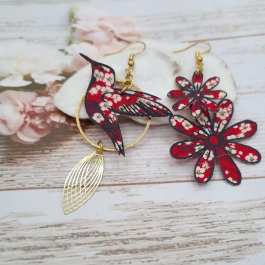 Boucles d'oreilles grand colibri et fleurs en TISSU liberty Mitsi valéria Rubis