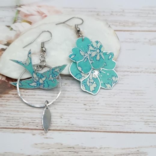 Boucles d'oreilles oiseau hirondelle et fleurs de cerisier en TISSU liberty Capel Mint