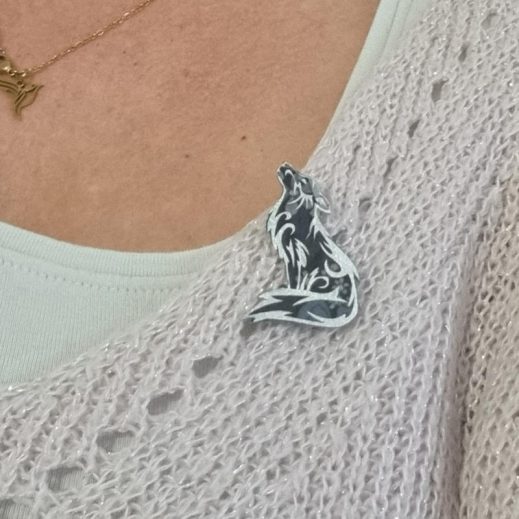 Broche loup en liberty Ciara nuit étoilée Broche loup en liberty Ciara nuit étoilée