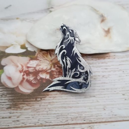 Broche loup en liberty Ciara nuit étoilée