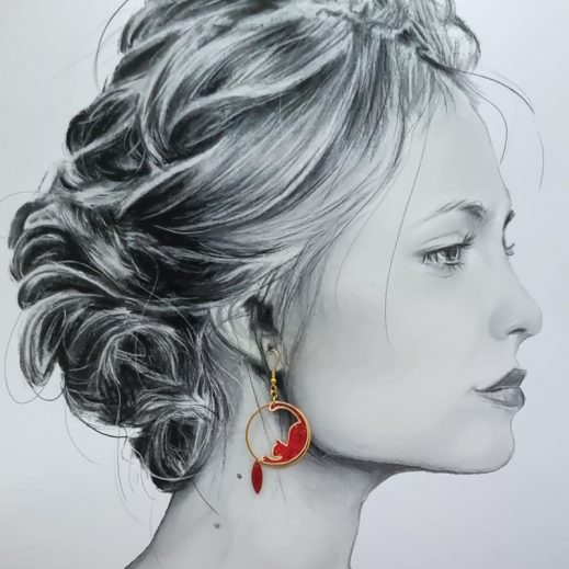 Boucles d'oreilles chats en tissus japonais moiré rouge Boucles d'oreilles chats en tissus japonais moiré rouge