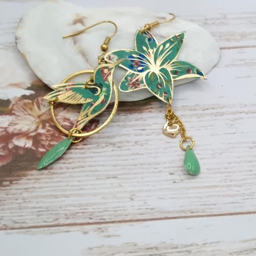 Boucles d'oreilles colibri et fleur de lys en Tissu liberty Donna leigh Jade