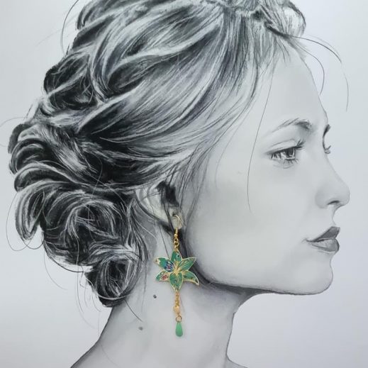 Boucles d'oreilles colibri et fleur de lys en Tissu liberty Donna leigh Jade Boucles d'oreilles colibri et fleur de lys en Tissu liberty Donna leigh Jade