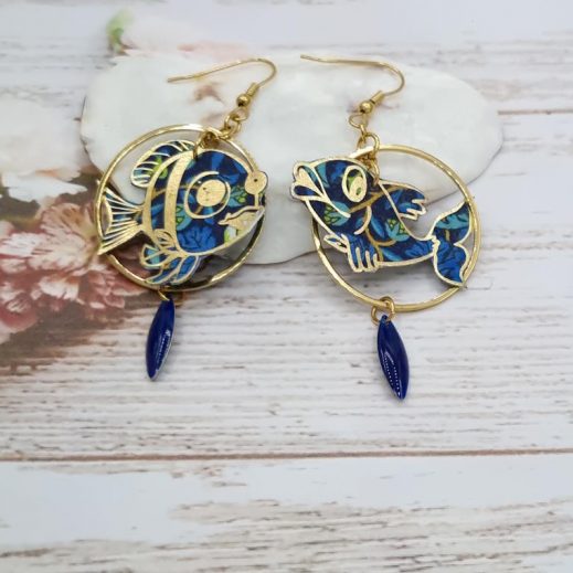 Boucles d'oreilles poissons en liberty Strawberry thief denim