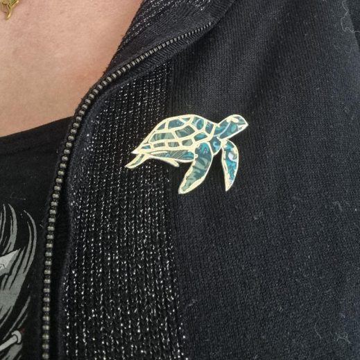 Broche tortue en TISSU liberty Strawberry thief émeraude Broche tortue en TISSU liberty Strawberry thief émeraude