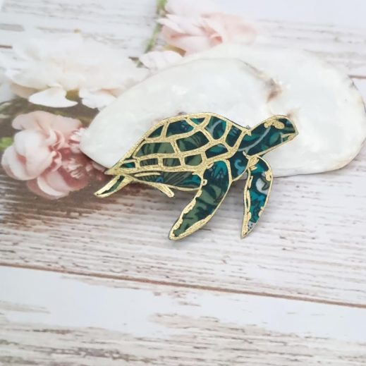 Broche tortue en TISSU liberty Strawberry thief émeraude
