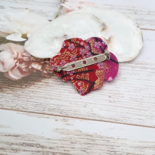 Broche fleur d'hibiscus en TISSU Sakura rouge Broche fleur d'hibiscus en TISSU Sakura rouge