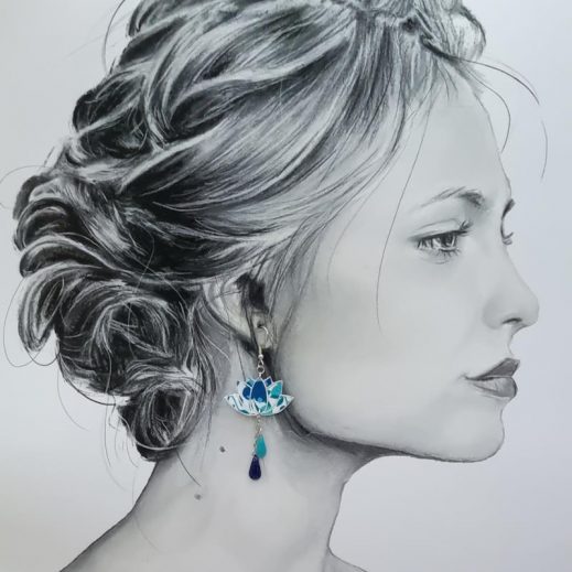 Boucles d'oreilles papillons et lotus en liberty Wiltshire cristal blue Boucles d'oreilles papillons et lotus en liberty Wiltshire cristal blue