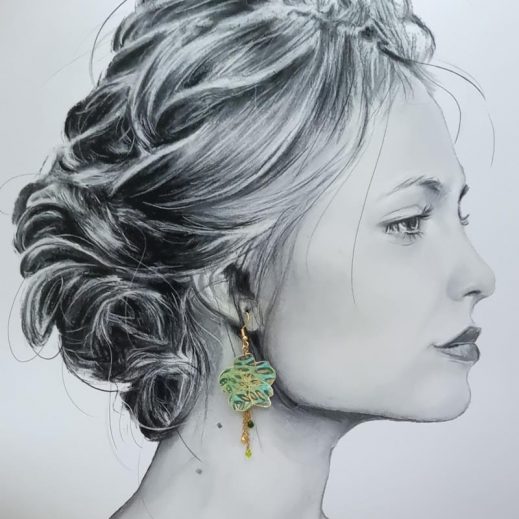 Boucles d'oreilles colibri et fleur de cerisier en liberty fields of eden vert Boucles d'oreilles colibri et fleur de cerisier en liberty fields of eden vert