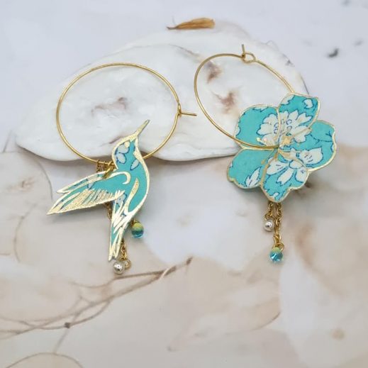 Boucles d'oreilles grandes créoles fleurs de cerisier et colibri en TISSU liberty Capel Mint