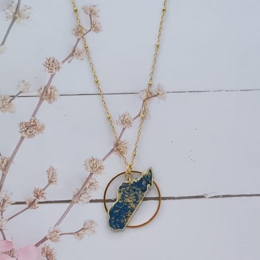 Collier Madagascar en Tissu Japonais moiré bleu Collier Madagascar en Tissu Japonais moiré bleu