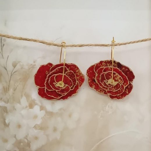 Boucles d'oreilles grandes créoles Coquelicot en tissu japonais moiré rouge Boucles d'oreilles grandes créoles Coquelicot en tissu japonais moiré rouge
