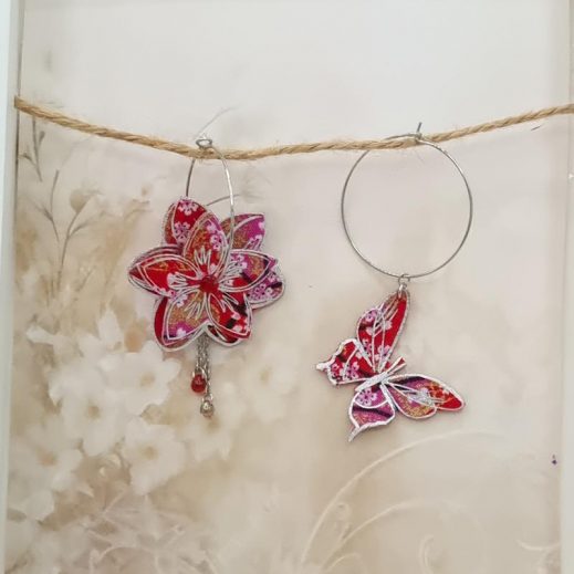 Boucles d'oreilles papillon et fleur de tiaré en TISSU japonais Sakura rouge Boucles d'oreilles papillon et fleur de tiaré en TISSU japonais Sakura rouge