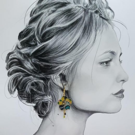 Boucles d'oreilles papillon et fleur de cerisier en TISSU liberty Revival moutarde Boucles d'oreilles papillon et fleur de cerisier en TISSU liberty Revival moutarde