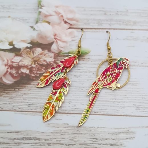 boucles perroquet et plume en liberty margareth annie fuschia boucles perroquet et plume en liberty margareth annie fuschia