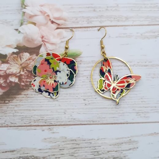 Boucles d'oreilles papillon et pensée en TISSU liberty Thorpe vert et corail