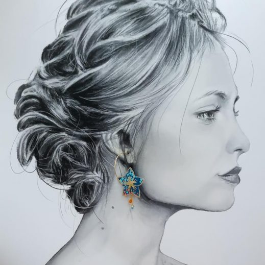 Boucles d'oreilles grandes créoles Fleur de Tiaré en tissu petit Pan Hanako orage Boucles d'oreilles grandes créoles Fleur de Tiaré en tissu petit Pan Hanako orage