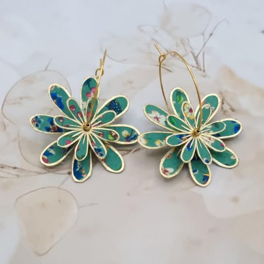 Boucles d'oreilles grandes créoles Marguerites en tissu liberty Donna leigh jade