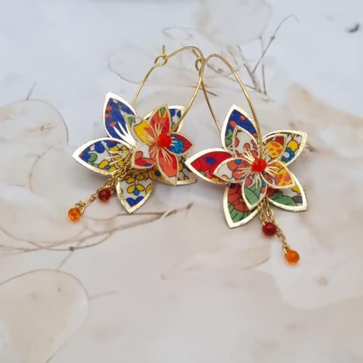 Boucles d'oreilles grandes créoles Fleurs de Tiaré en tissu Liberty Margareth Annie bleu et orange