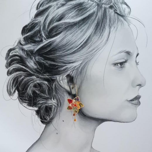 Boucles d'oreilles grandes créoles Fleurs de Tiaré en tissu Liberty Margareth Annie bleu et orange Boucles d'oreilles grandes créoles Fleurs de Tiaré en tissu Liberty Margareth Annie bleu et orange