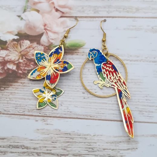Boucles d'oreilles Perroquet et fleurs de tiaré en liberty Margareth annie bleu et orange