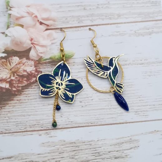 Boucles d'oreilles colibri et orchidée en liberty Erica navy