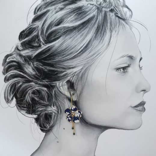 Boucles d'oreilles petites créoles fleurs de cerisier et colibri en TISSU liberty Capel Navy Boucles d'oreilles petites créoles fleurs de cerisier et colibri en TISSU liberty Capel Navy