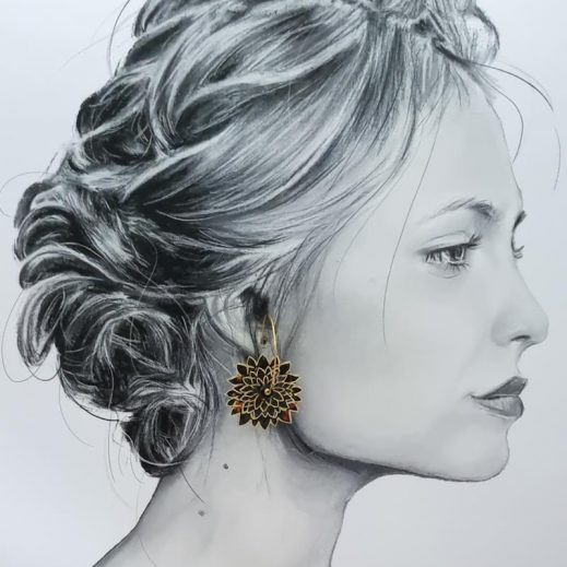 Boucles d'oreilles grandes créoles Dalhia en tissu liberty Erica noir Boucles d'oreilles grandes créoles Dalhia en tissu liberty Erica noir