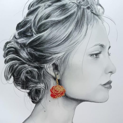 Boucles d'oreilles rose en TISSU japonais moiré rouge Boucles d'oreilles rose en TISSU japonais moiré rouge