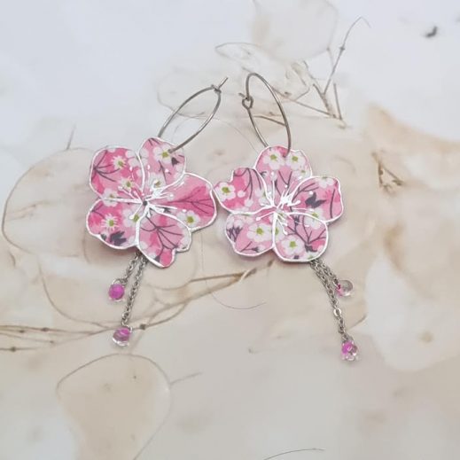 Boucles d'oreilles petites créoles fleurs de cerisier en TISSU liberty Mitsi Valéria rose