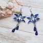 Boucles d'oreilles fleurs de lys en TISSU liberty Capel Indigo